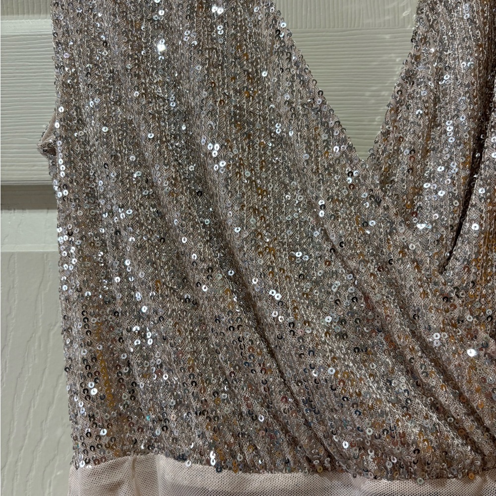 NWT Lulu’s Evening of Wonder Sequin Cowl Back Bodysuit - Picture 5 of 9